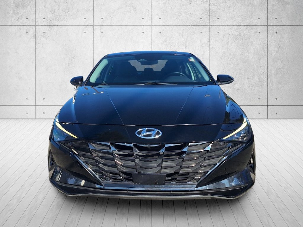 Used 2022 Hyundai Elantra Limited w/ Cargo Package FWD image 2
