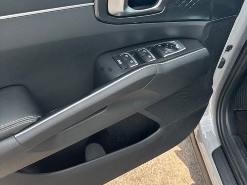 Used 2025 Kia Sorento S w/ Panoramic Sunroof Package FWD image 12
