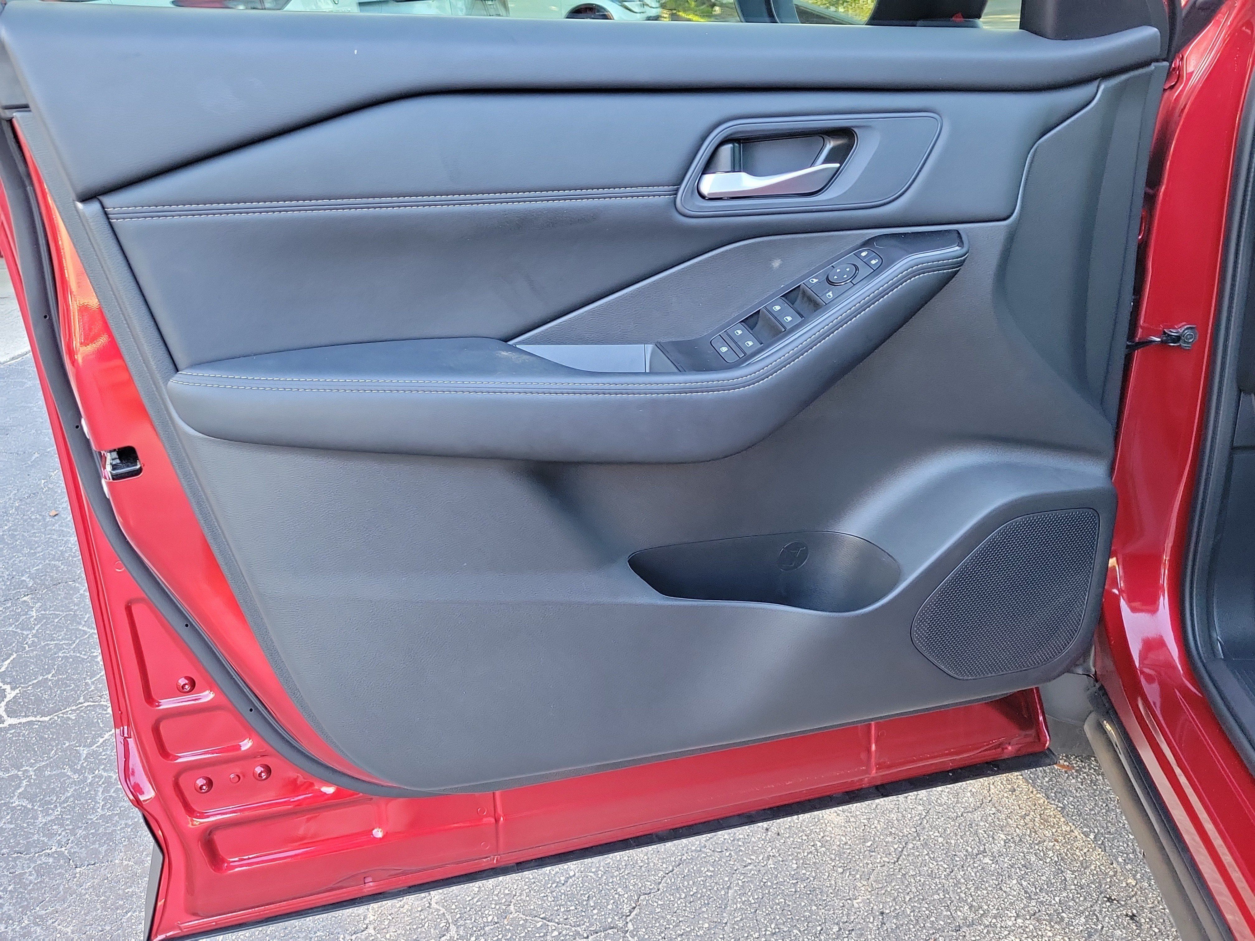Certified 2025 Nissan Rogue SV w/ SV Premium Package FWD image 16