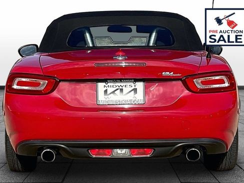Used 2018 FIAT 124 Spider Classica w/ Technology & Siriusxm Group RWD image 4