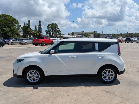 Certified 2025 Kia Soul LX w/ LX Technology Package FWD image 4