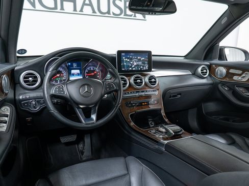 Used 2018 Mercedes-Benz GLC 300 4MATIC image 16