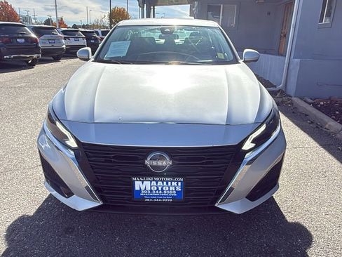 Used 2023 Nissan Altima 2.5 SV image 2