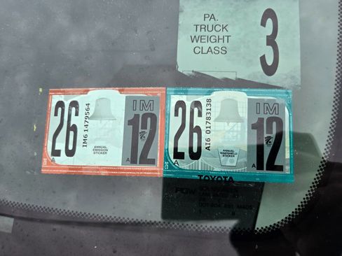 Used 2013 Toyota Tundra Grade 4x4 4dr CrewMax Cab Pick image 9