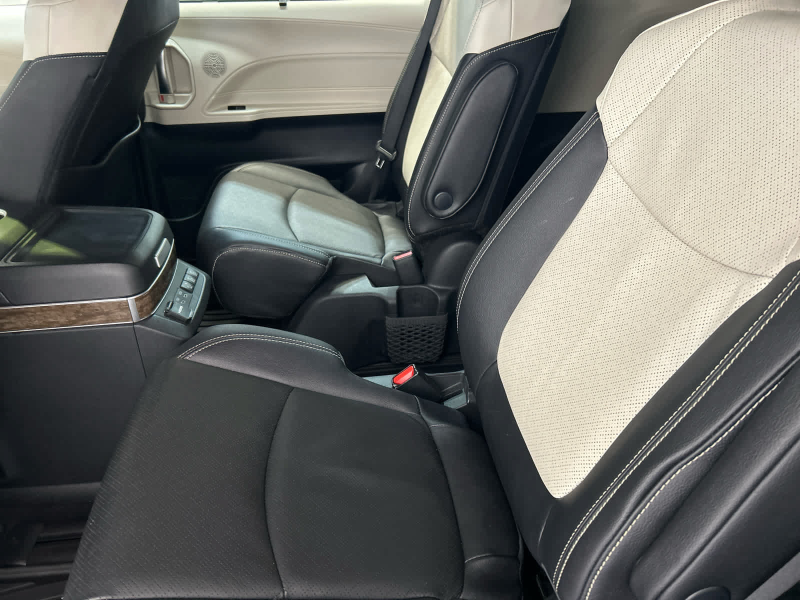 Used 2026 Toyota Sienna Platinum AWD/4WD image 11