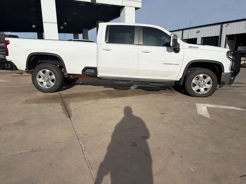 Used 2023 Chevrolet Silverado 2500 LT w/ Convenience Package image 2