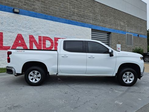 Used 2021 Chevrolet Silverado 1500 LT w/ Bed Protection Package AWD/4WD image 8
