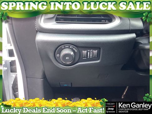 New 2026 Chrysler Pacifica Select image 9