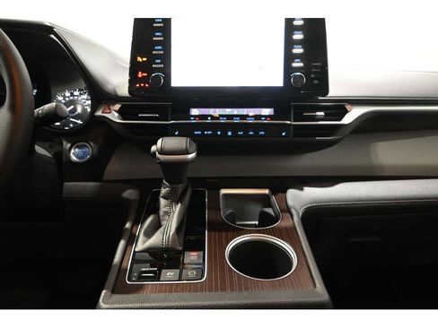 Used 2022 Toyota Sienna XLE w/ XLE Plus Package image 23
