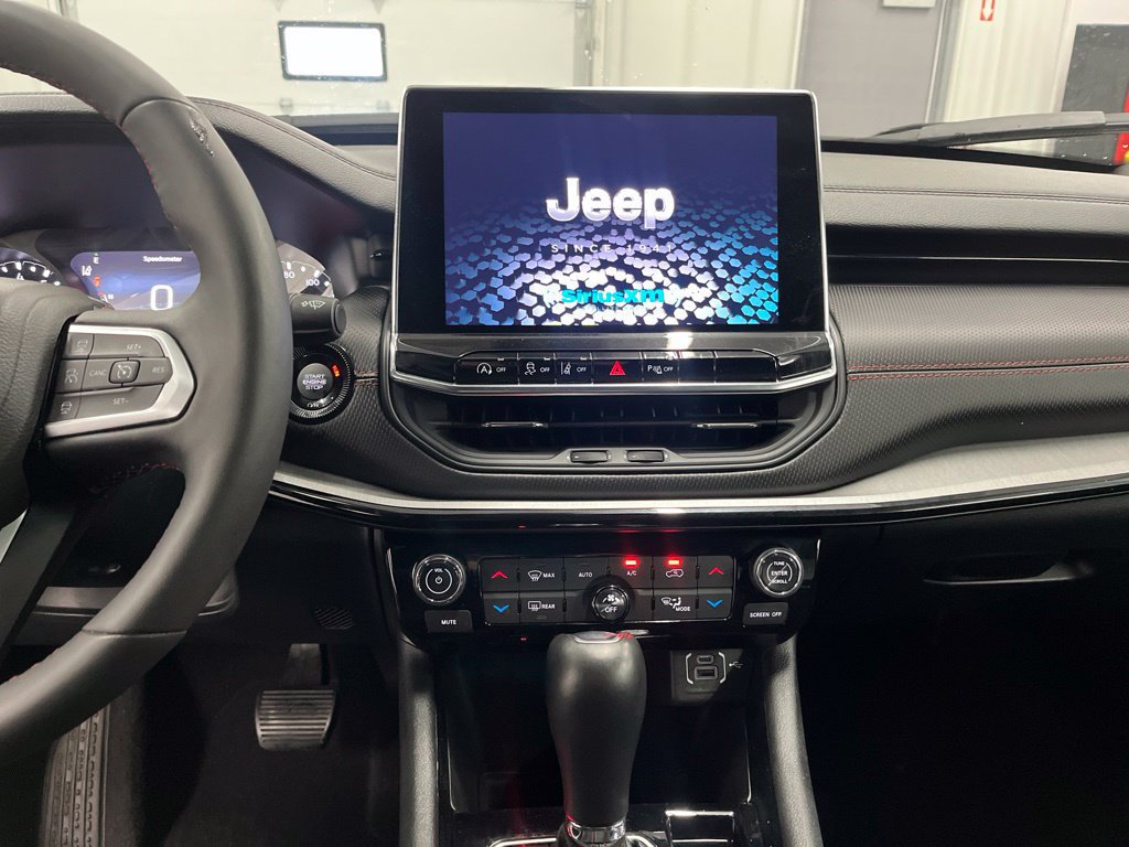 Used 2026 Jeep Compass Trailhawk AWD/4WD image 24