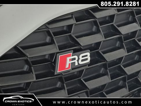 Used 2022 Audi R8 V10 w/ Carbon Exterior Package RWD image 22