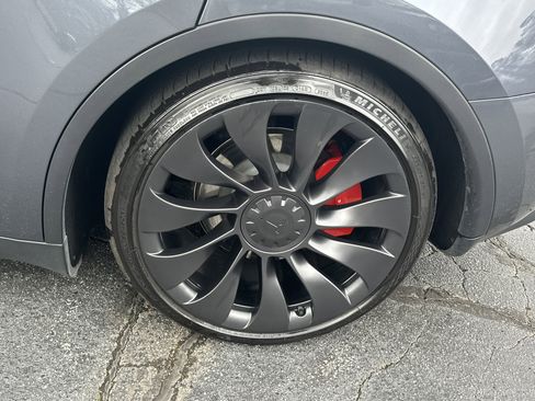 Used 2023 Tesla Model Y Performance image 21