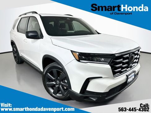 Used 2025 Honda Pilot Sport image 1