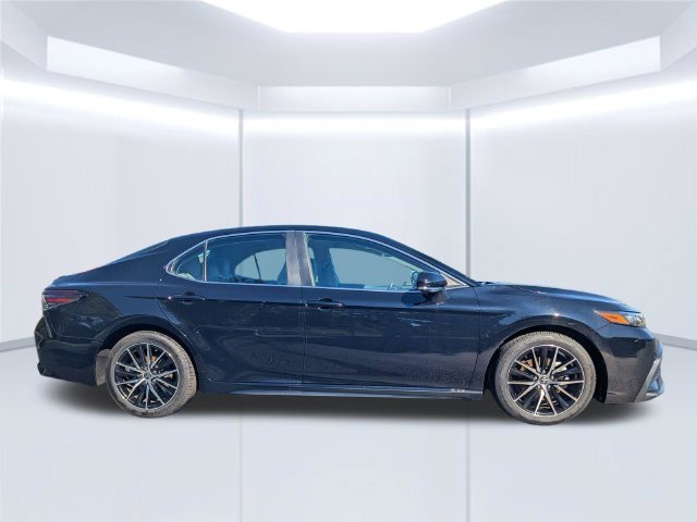 Used 2022 Toyota Camry SE FWD image 9