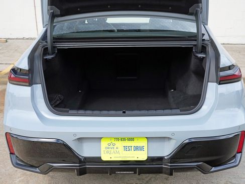 Used 2023 BMW 740i w/ Parking Assistance Package RWD image 10