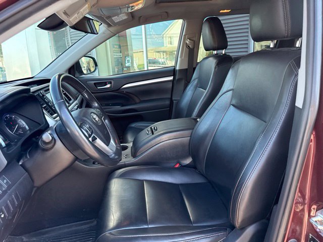Used 2019 Toyota Highlander XLE AWD/4WD image 12