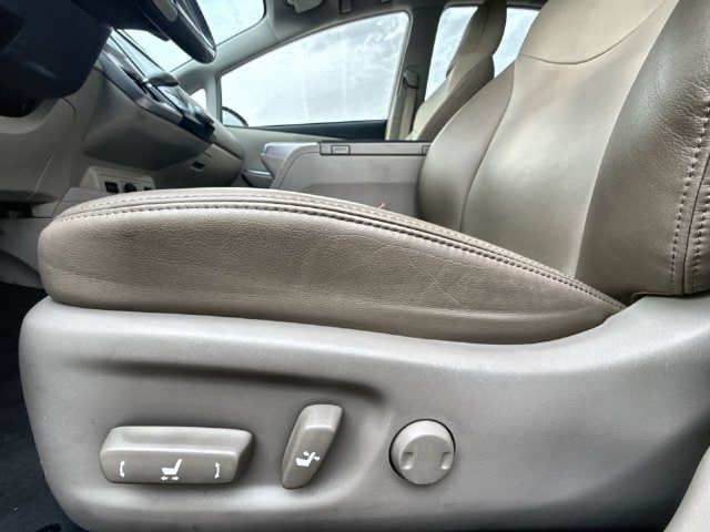 Used 2016 Toyota Prius V Four FWD image 12