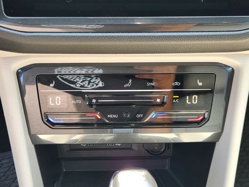 Certified 2023 Volkswagen Tiguan SE R-Line AWD/4WD image 21