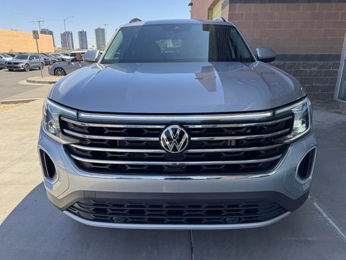 Used 2024 Volkswagen Atlas SE w/ Panoramic Sunroof Package image 10