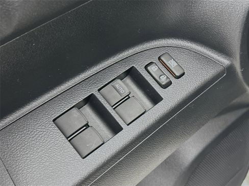 Used 2012 Toyota Highlander SE image 19