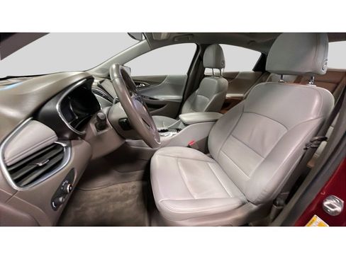 Used 2018 Chevrolet Malibu LT w/ Leather Package FWD image 12