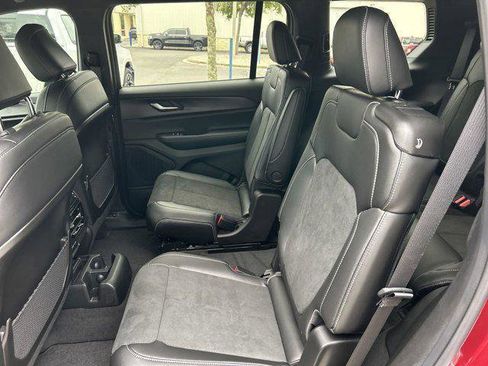 New 2025 Jeep Grand Cherokee L Laredo image 64