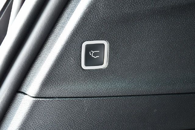 Used 2026 Chrysler Pacifica Limited FWD image 28