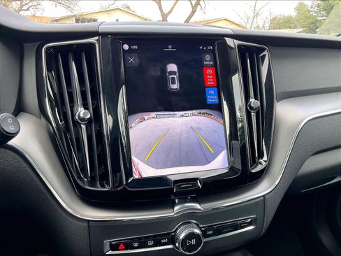 Used 2025 Volvo XC60 B5 Core image 23