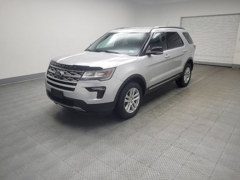 Used 2018 Ford Explorer XLT w/ Equipment Group 201A AWD/4WD image 2