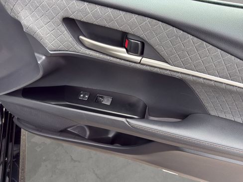 Used 2025 Toyota Camry XLE AWD/4WD image 19