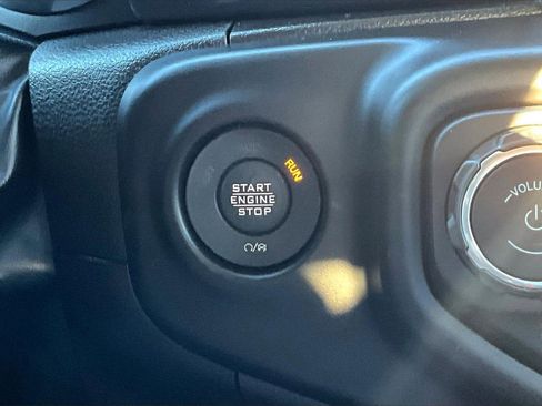 Certified 2022 Jeep Gladiator Sport image 25