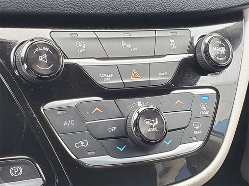 Used 2017 Chrysler Pacifica Touring image 25