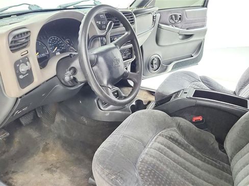 Used 2001 Chevrolet Blazer LS w/ Preferred Equipment Group image 13