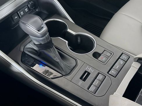 Certified 2021 Toyota Highlander XLE AWD/4WD image 17