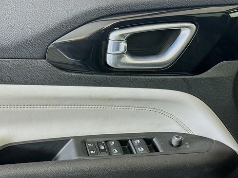 Used 2022 Jeep Compass Limited image 15