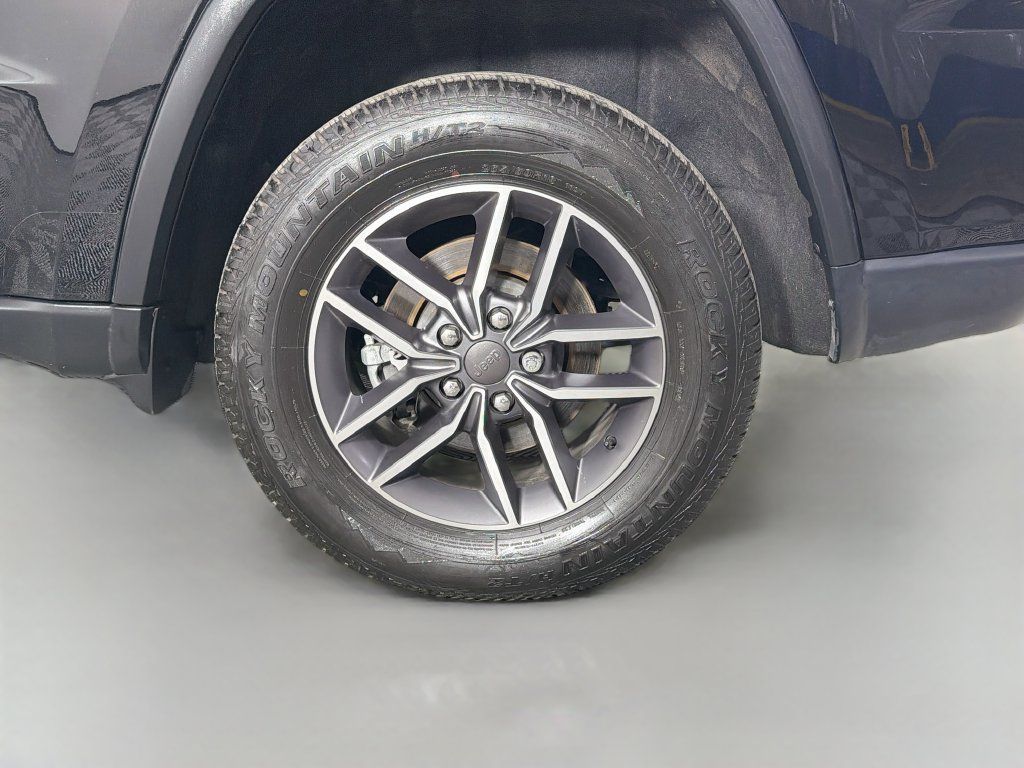 Used 2021 Jeep Grand Cherokee Limited AWD/4WD image 32