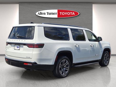 Used 2024 Jeep Wagoneer L Series II image 6