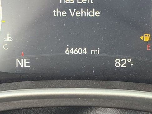 Used 2024 Chrysler Pacifica Touring-L image 24