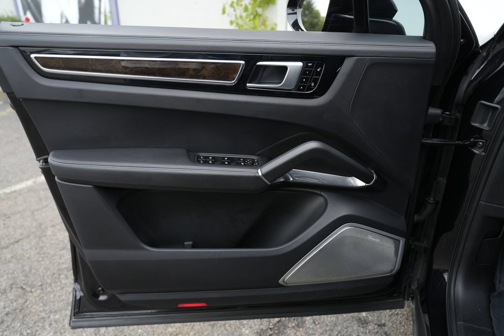 Used 2019 Porsche Cayenne Turbo AWD/4WD image 39