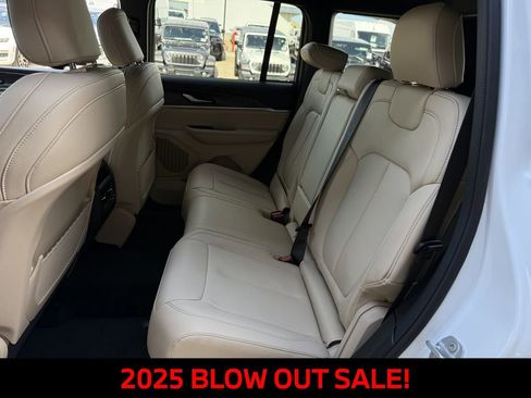 New 2025 Jeep Grand Cherokee Limited RWD image 25