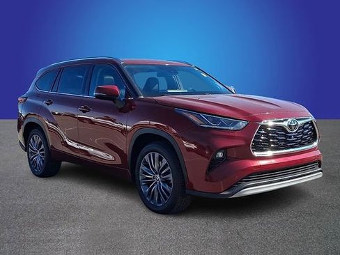 Used 2021 Toyota Highlander Platinum FWD image 3