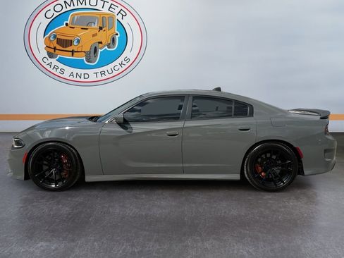 Used 2017 Dodge Charger R/T image 2