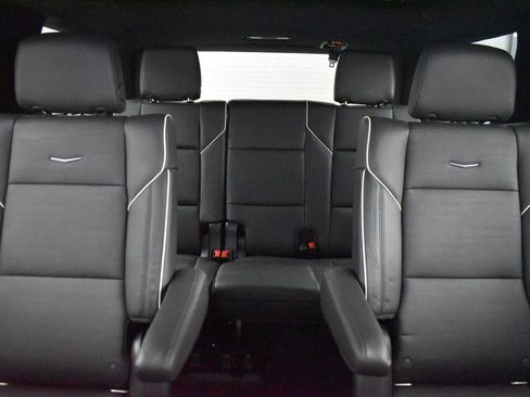 Used 2021 Cadillac Escalade Premium Luxury image 30