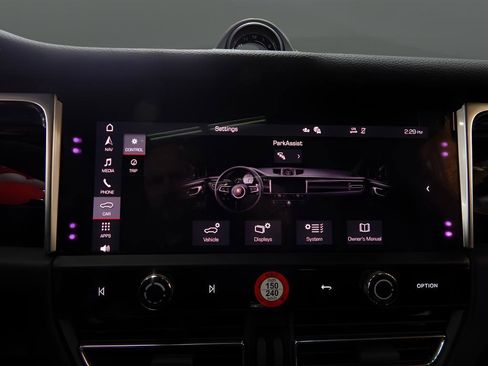 Used 2022 Porsche Macan Base image 24