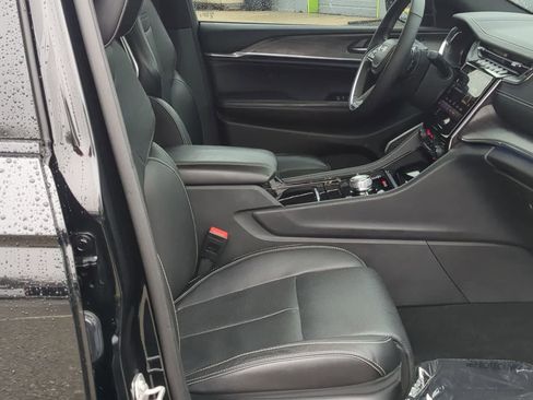 Certified 2024 Jeep Grand Cherokee Overland w/ Luxury Tech Group IV image 21