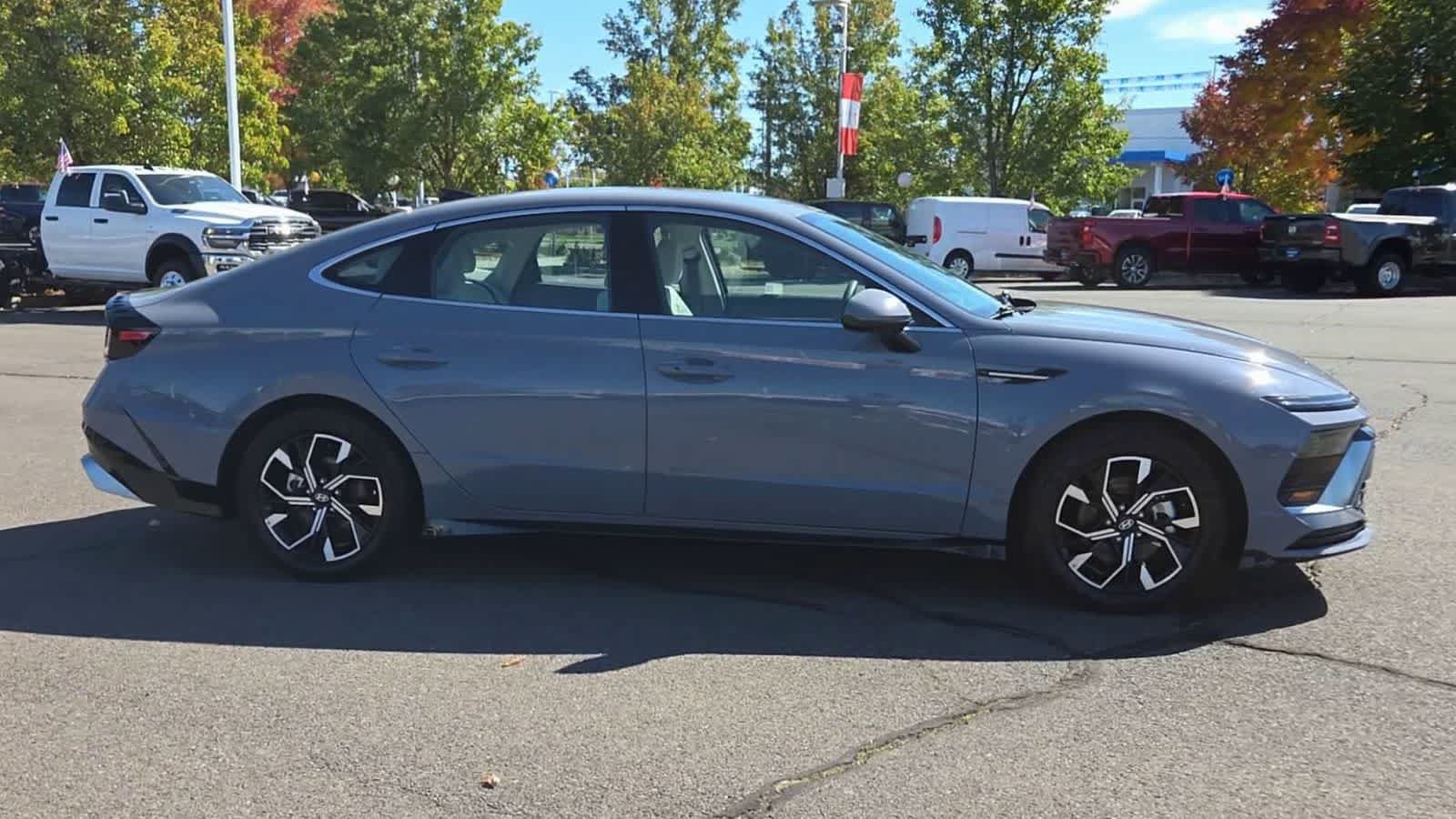 Used 2025 Hyundai Sonata SEL FWD image 9