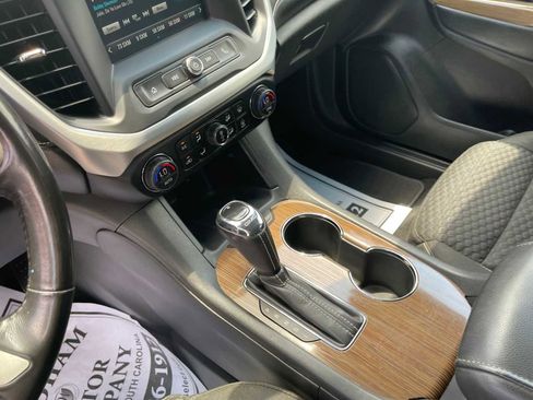 Used 2019 GMC Acadia SLE FWD image 17