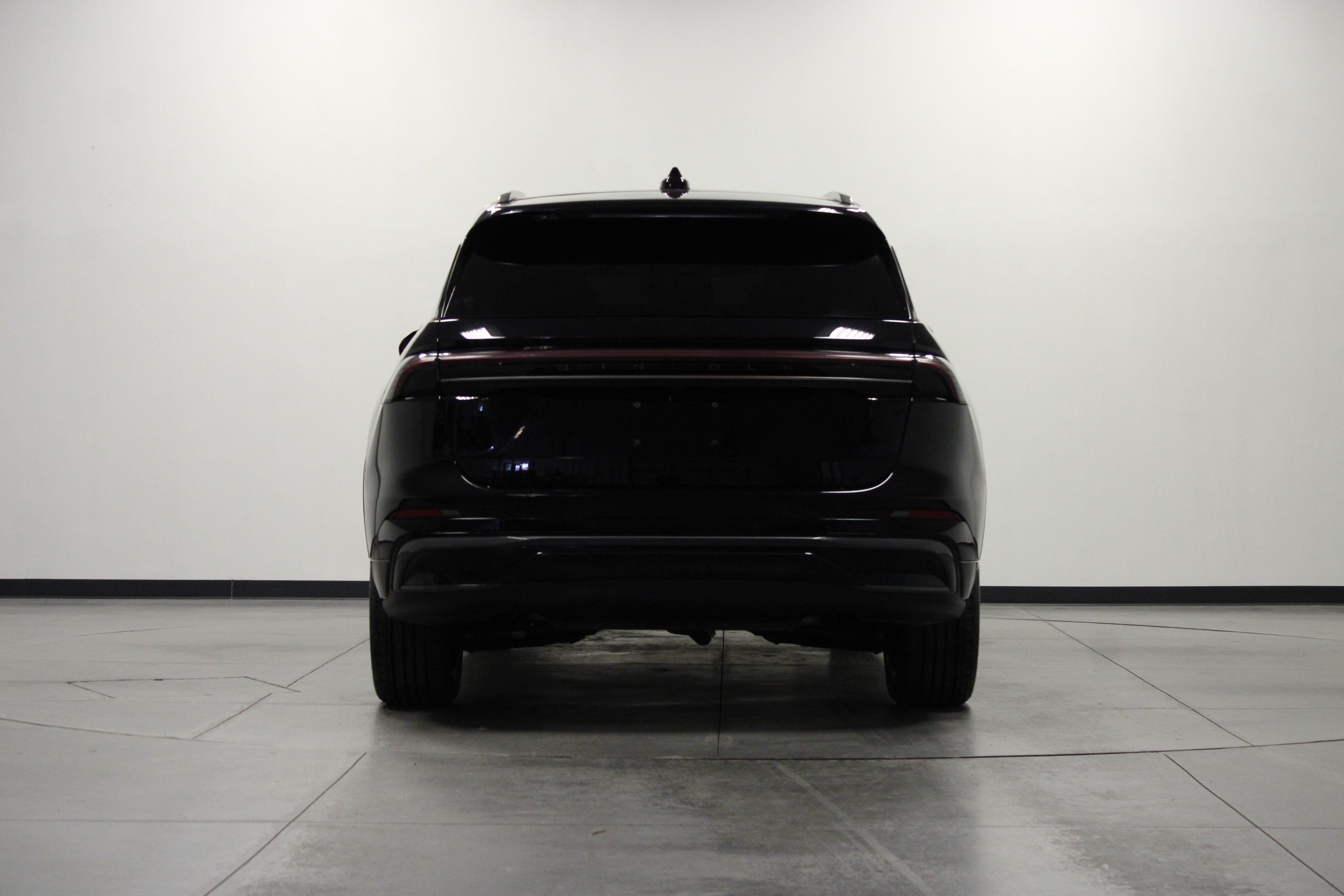 Used 2025 Lincoln Nautilus Reserve w/ Jet Appearance Package AWD/4WD image 5