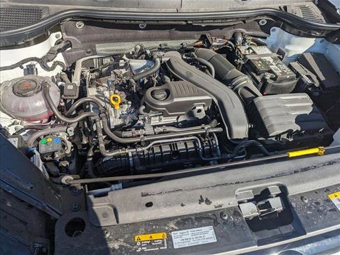 New 2025 Volkswagen Taos SE image 17