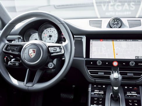 Used 2025 Porsche Macan GTS image 52